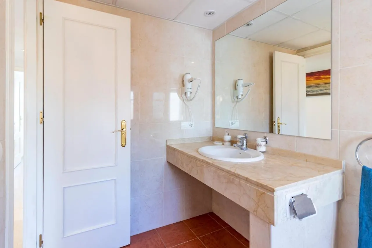 Casa Adosada Familiar En Complejo Con Piscina - Bel Air 28 Estepona